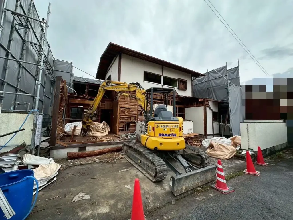 木造カラーベスト葺二階建の解体