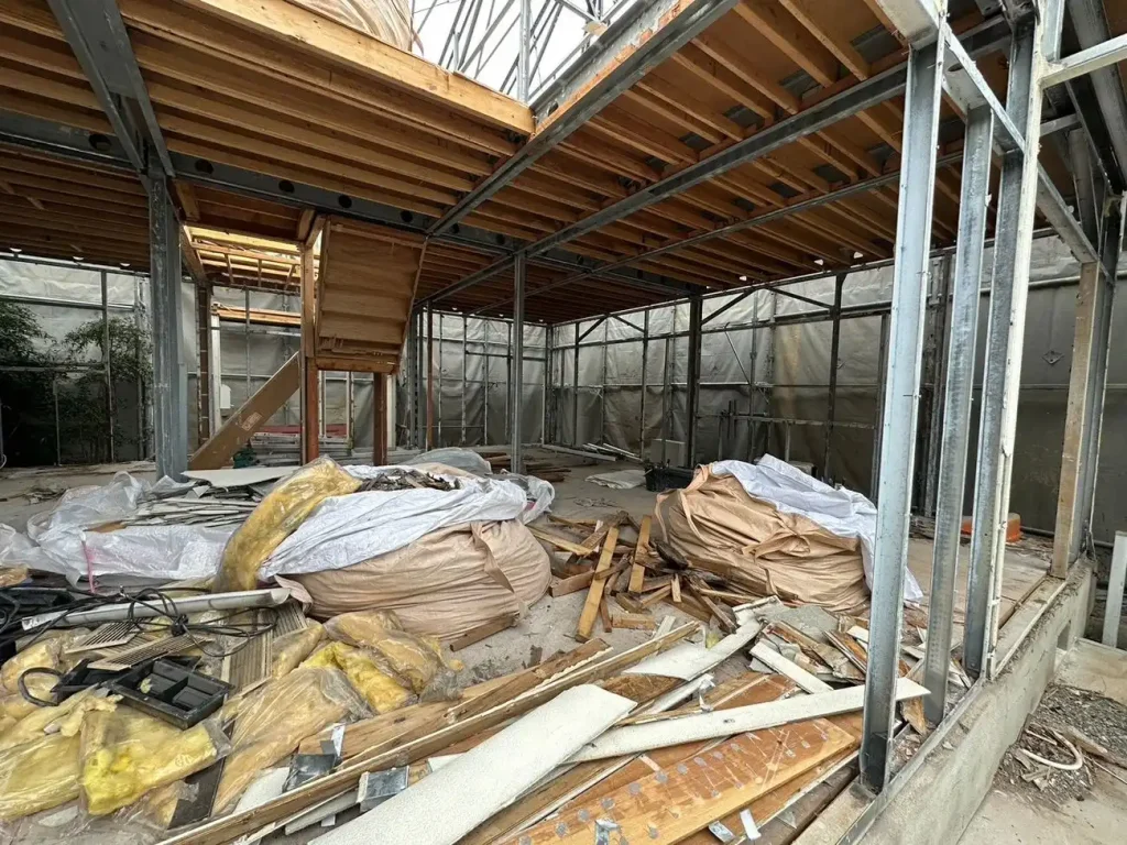 軽量鉄骨造二階建の解体